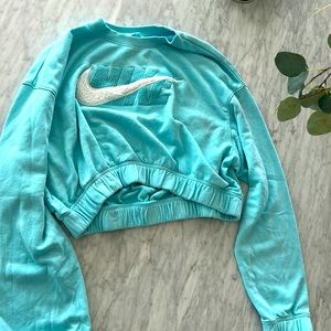 Women’s cropped Nike sweatshirt